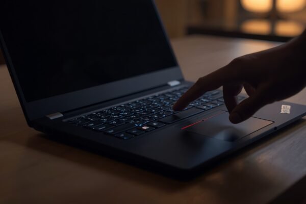 How to turn on Lenovo laptop using power button, Novo pinhole reset, and keyboard shortcut